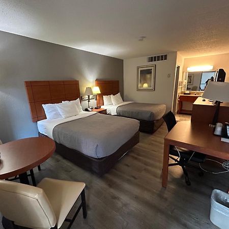 Quality Inn University Лансинг Екстериор снимка