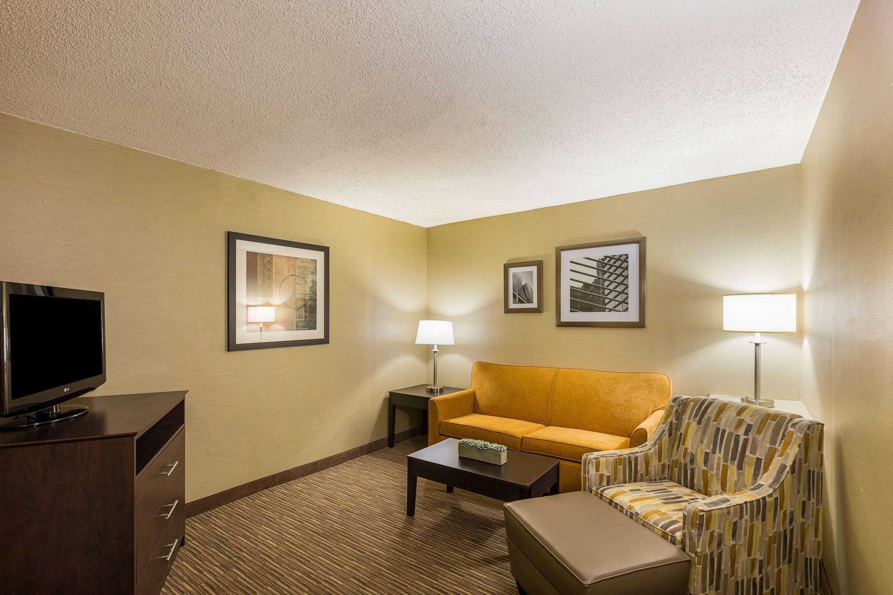 Quality Inn University Лансинг Екстериор снимка