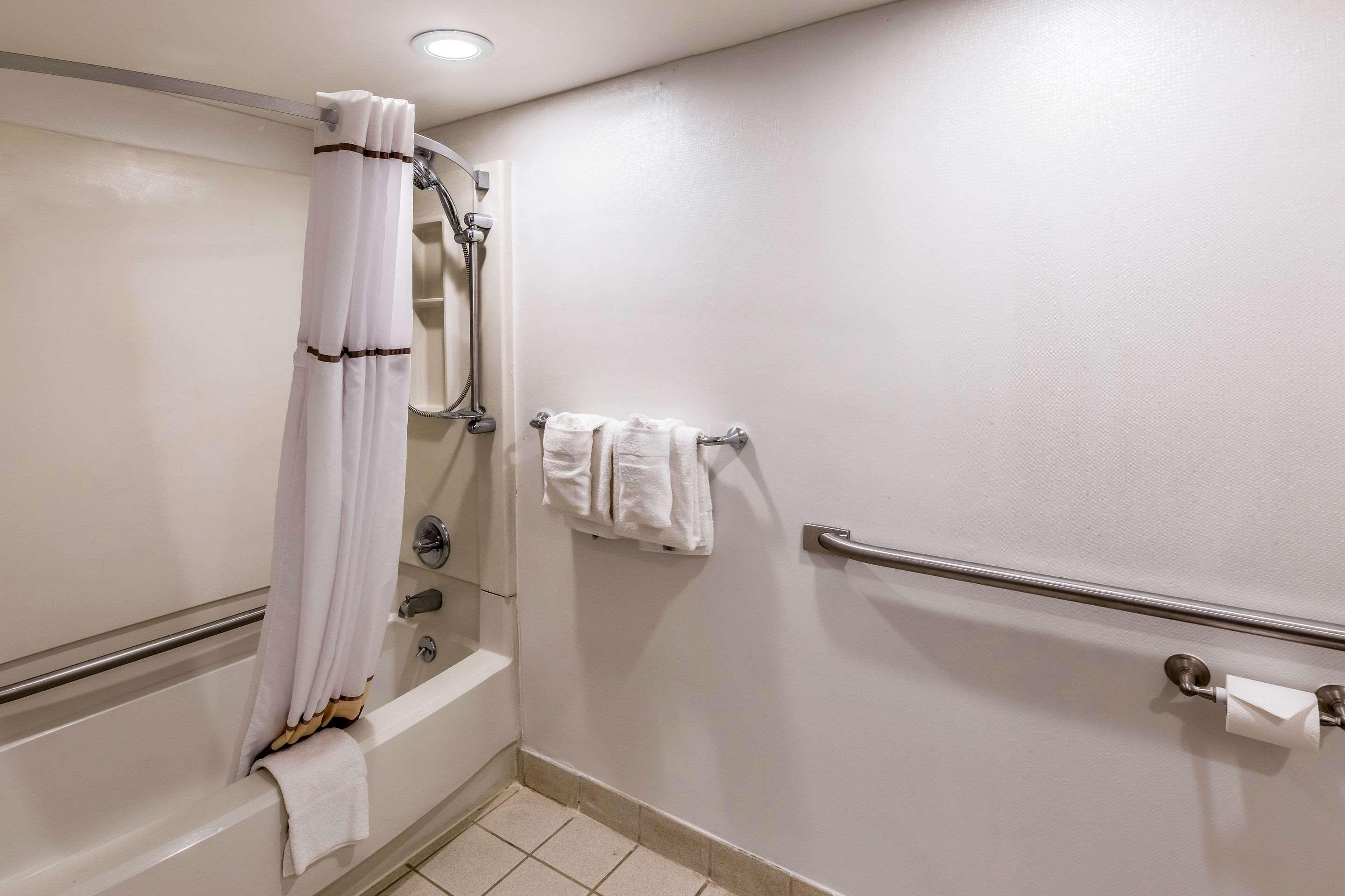 Quality Inn University Лансинг Екстериор снимка