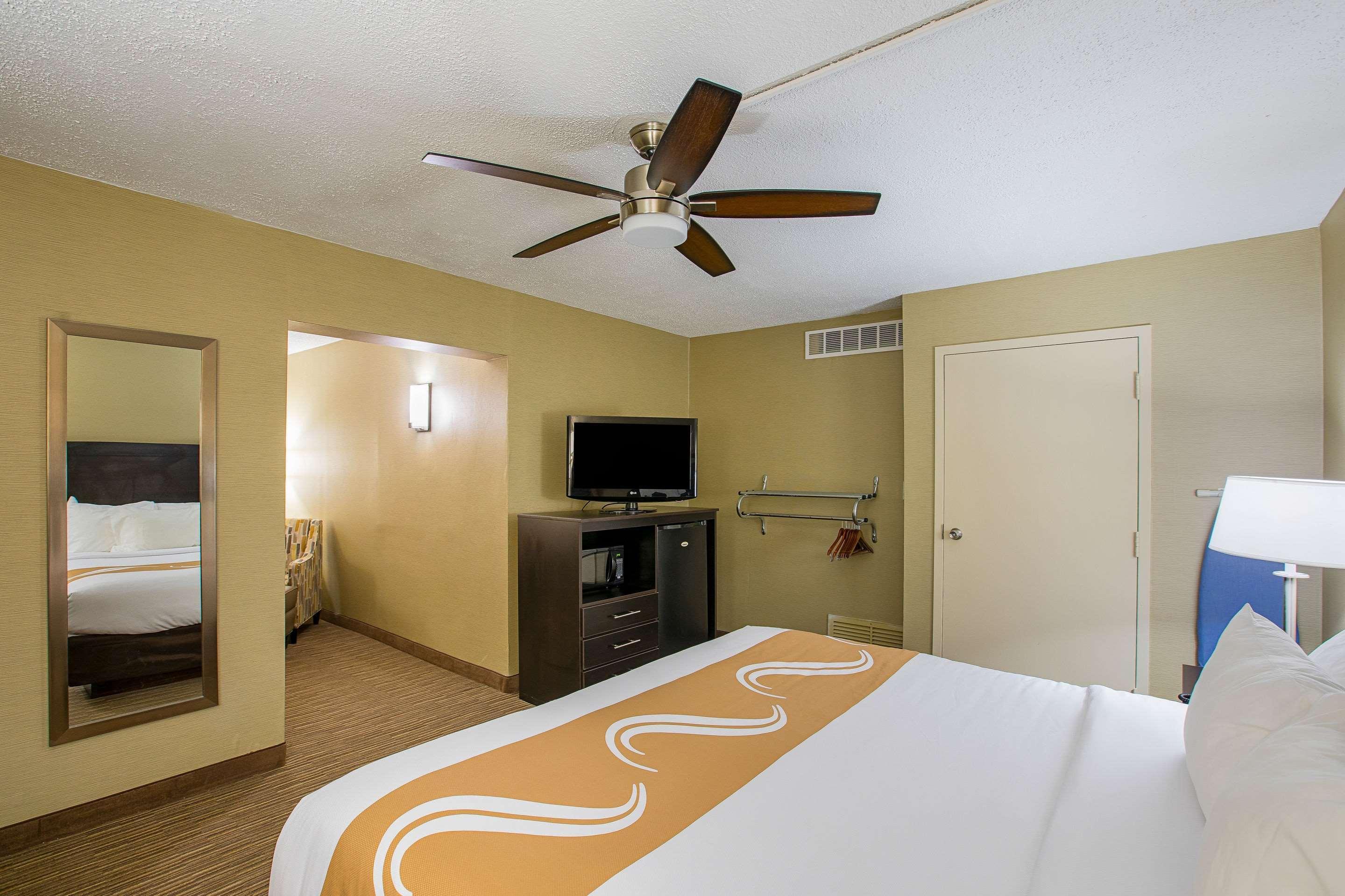 Quality Inn University Лансинг Екстериор снимка