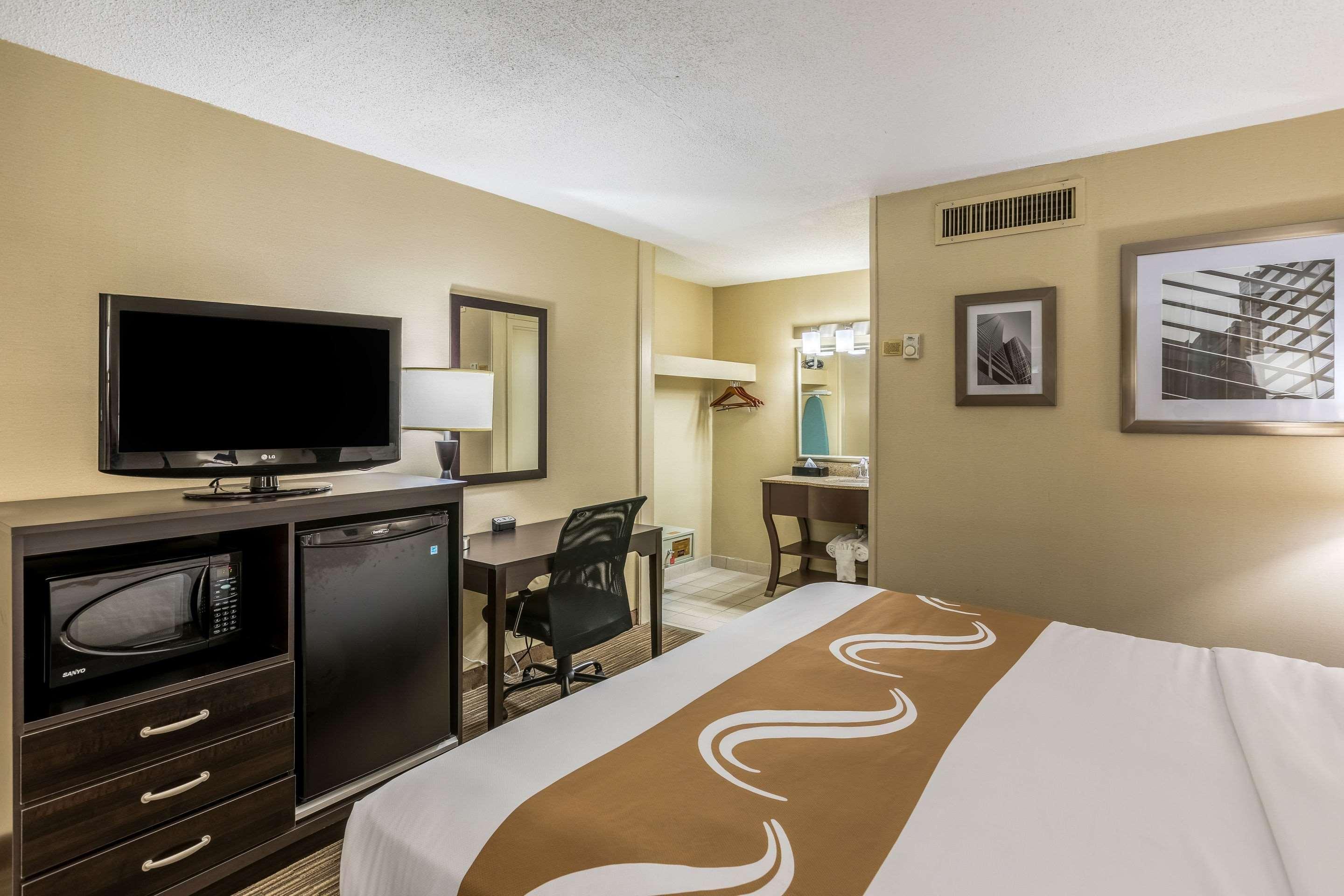 Quality Inn University Лансинг Екстериор снимка