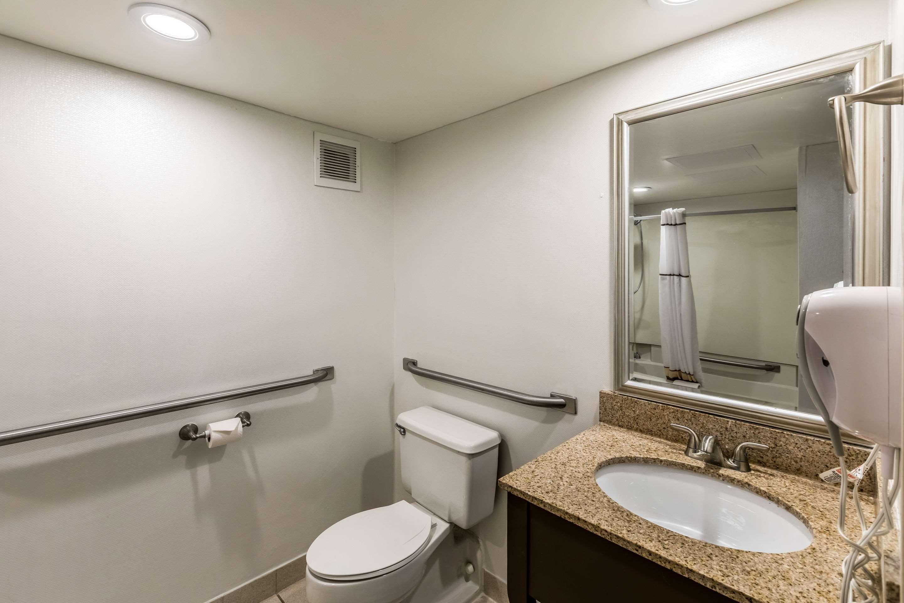 Quality Inn University Лансинг Екстериор снимка