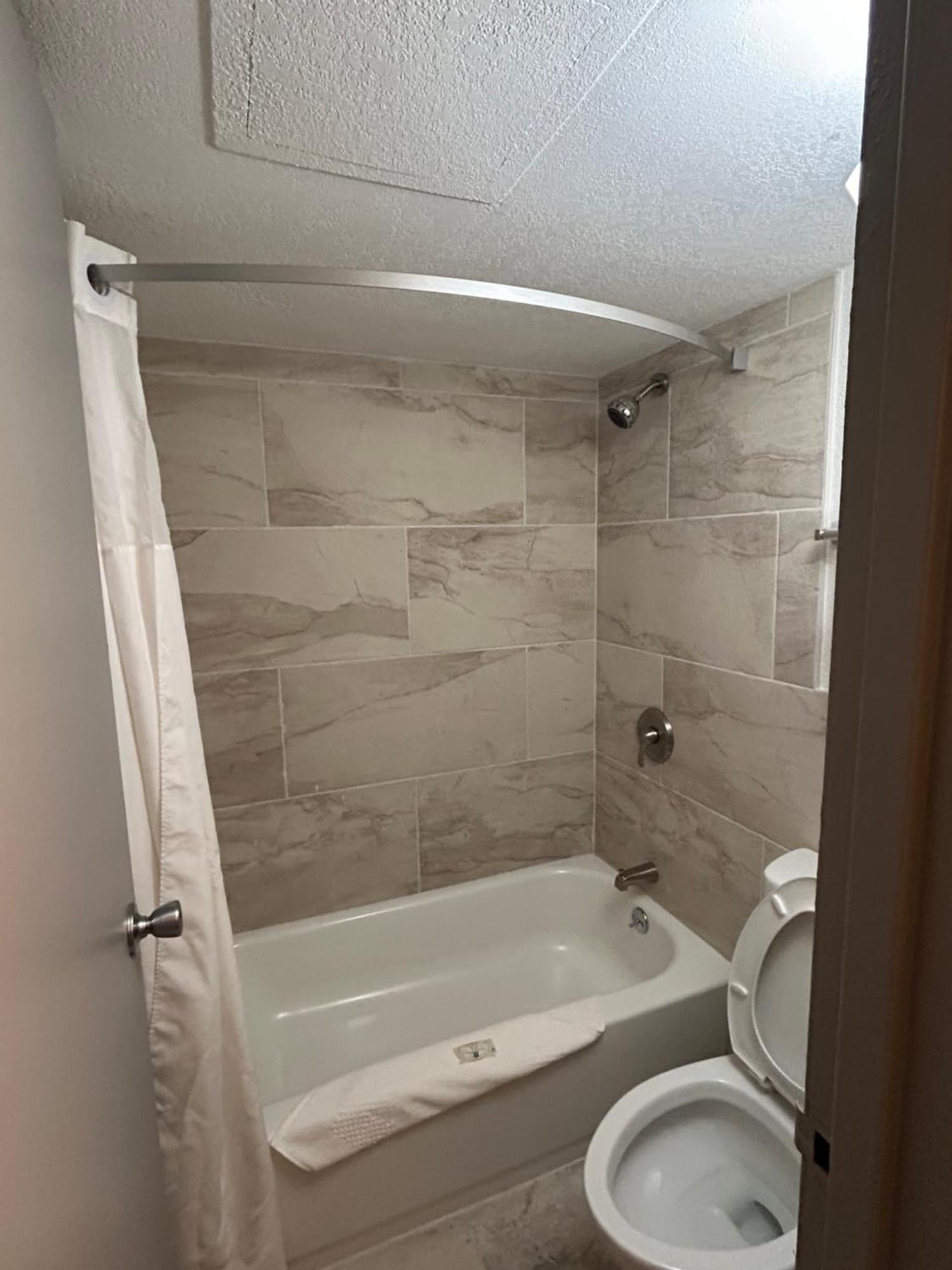 Quality Inn University Лансинг Екстериор снимка