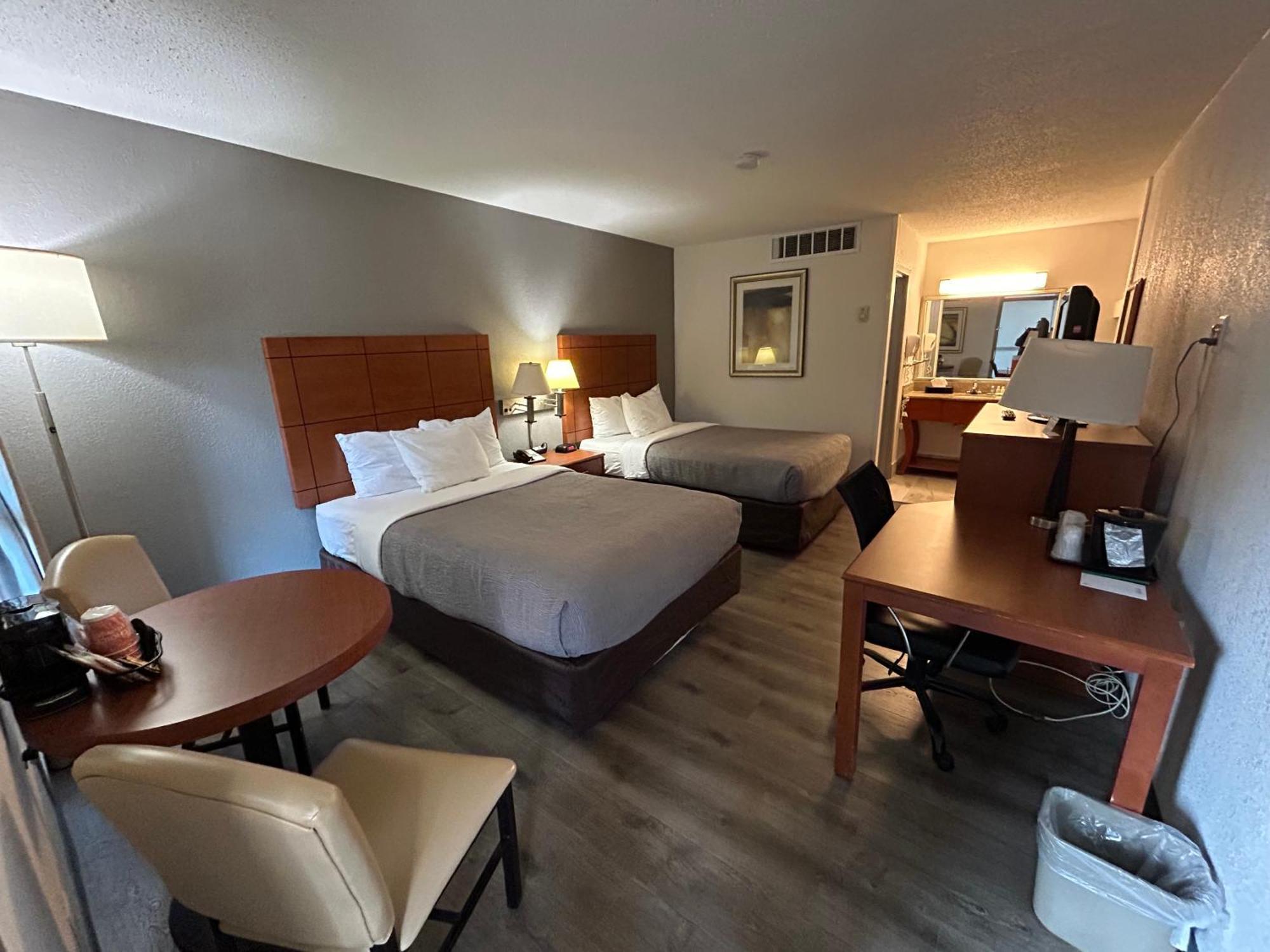 Quality Inn University Лансинг Екстериор снимка