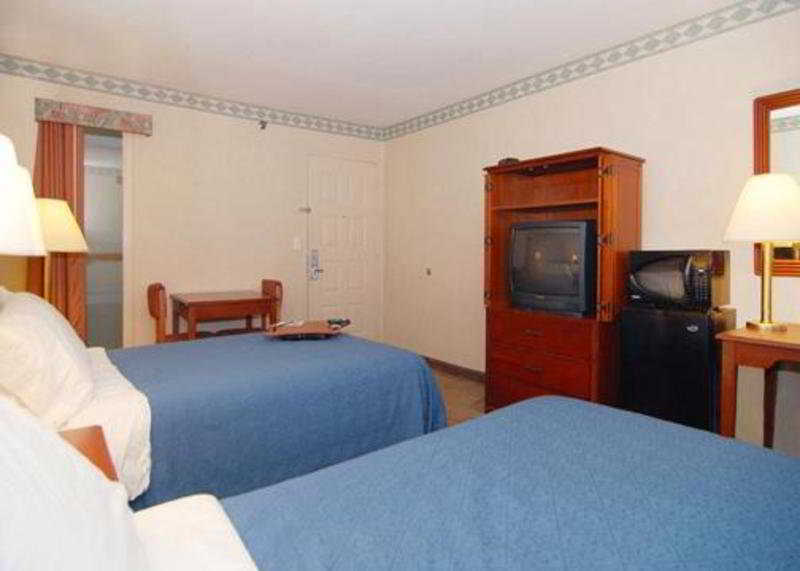Quality Inn University Лансинг Екстериор снимка