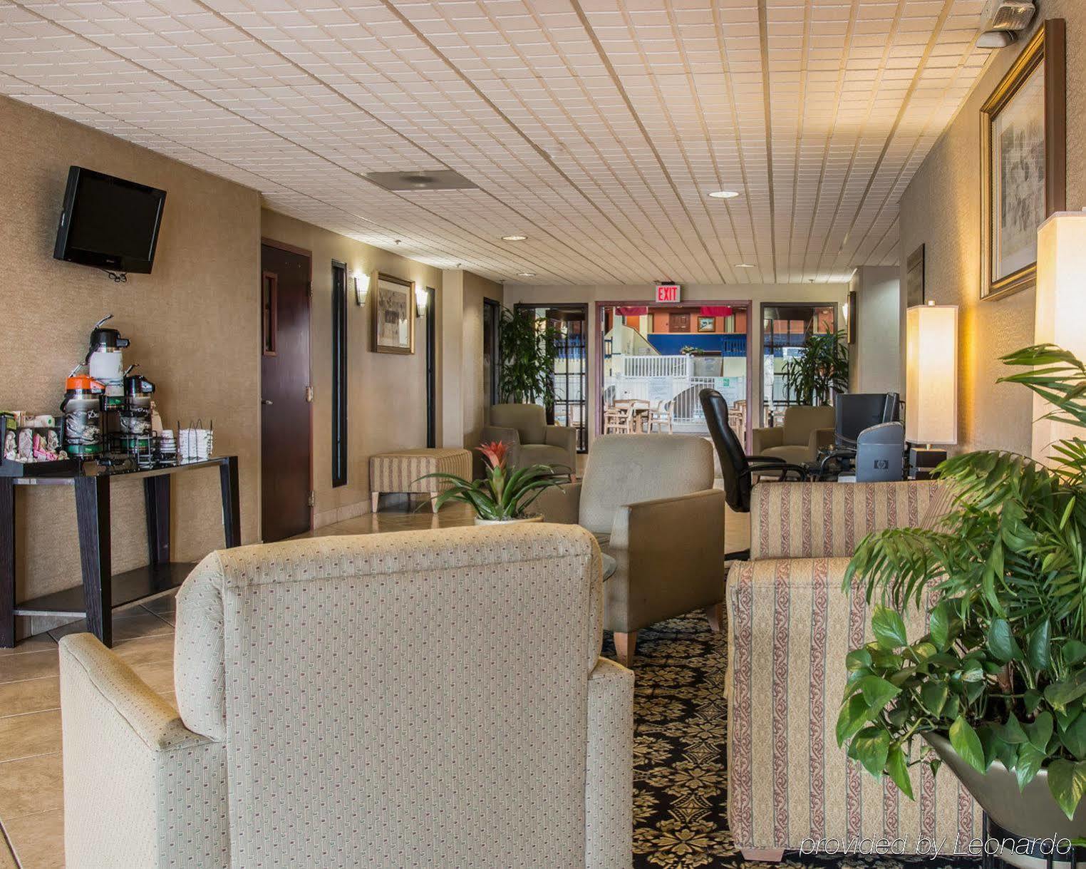 Quality Inn University Лансинг Екстериор снимка
