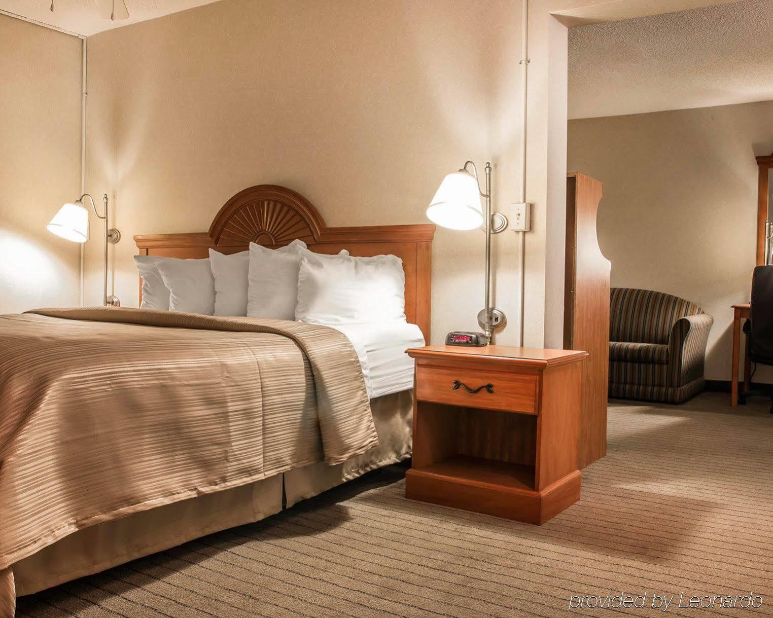 Quality Inn University Лансинг Екстериор снимка