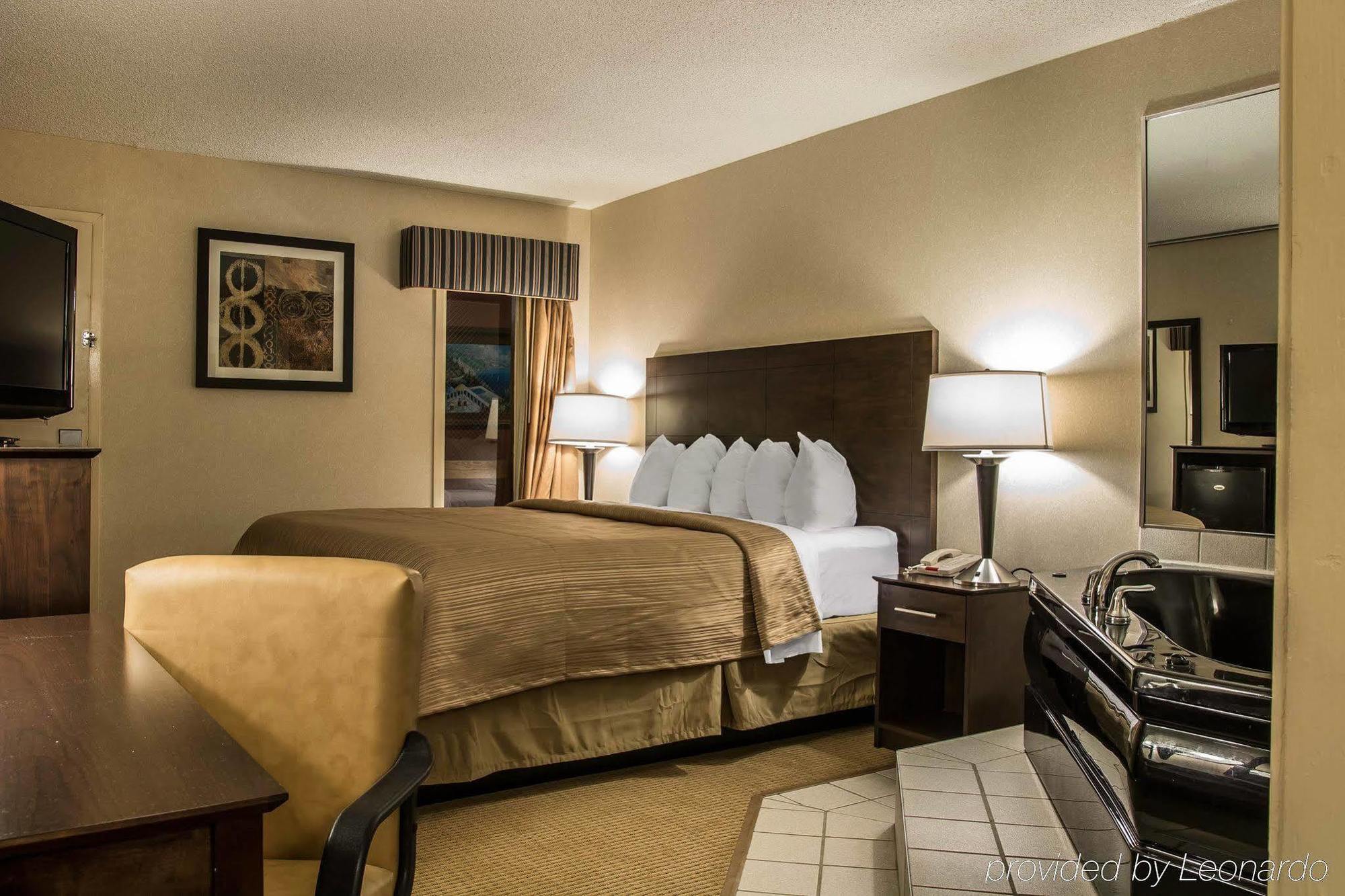 Quality Inn University Лансинг Екстериор снимка