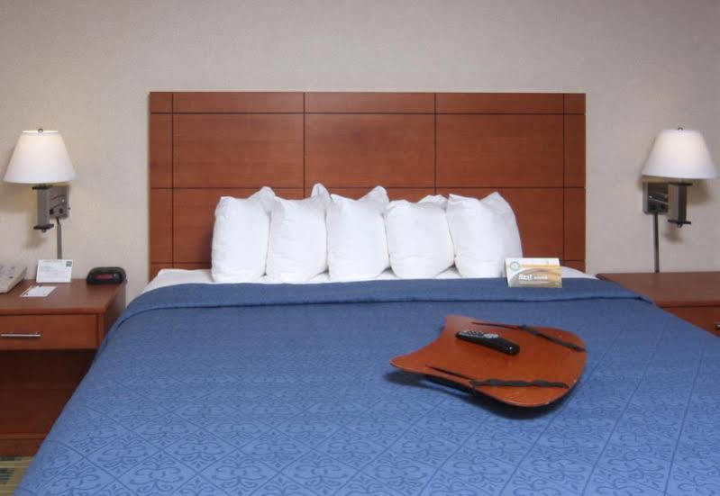 Quality Inn University Лансинг Екстериор снимка