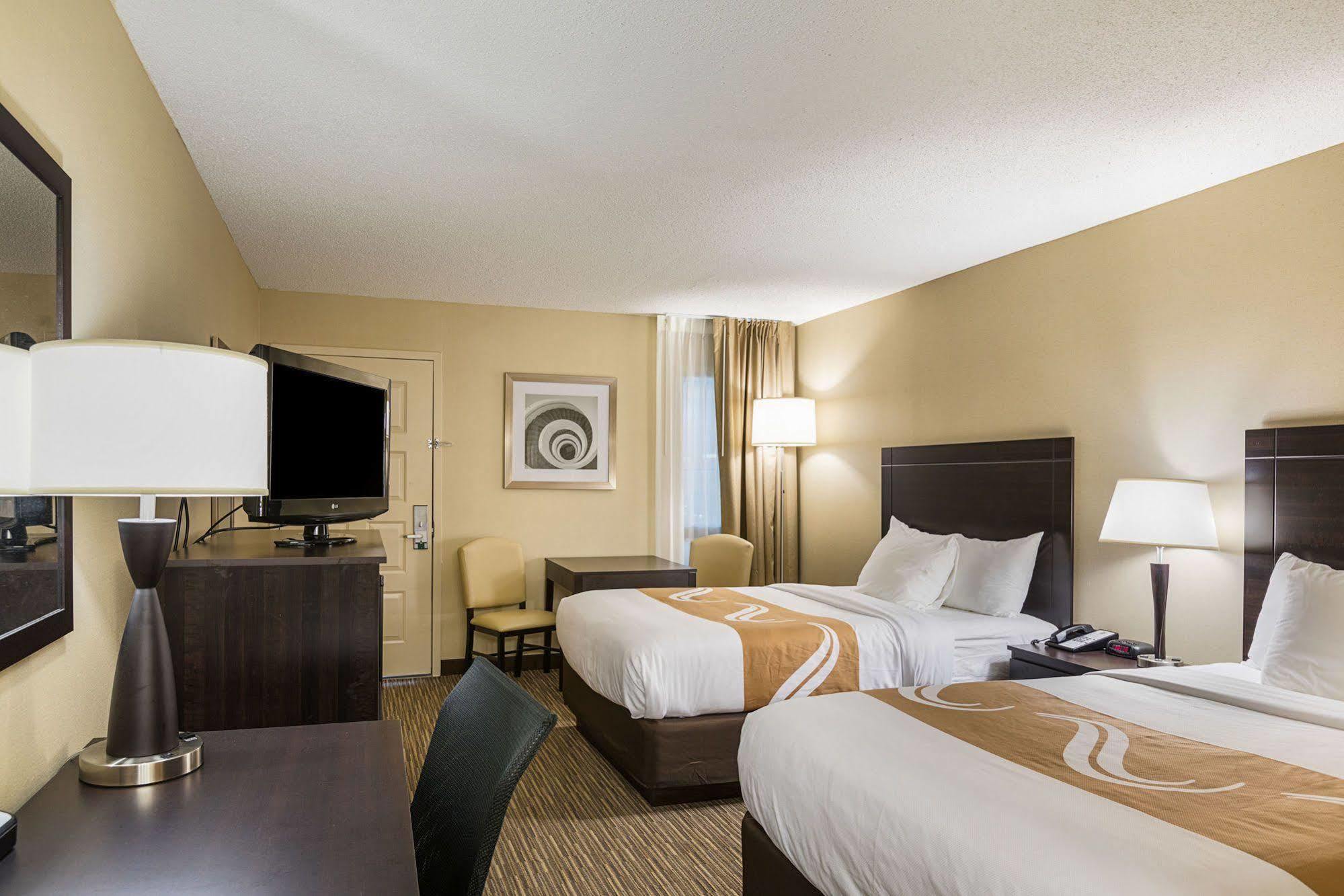 Quality Inn University Лансинг Екстериор снимка