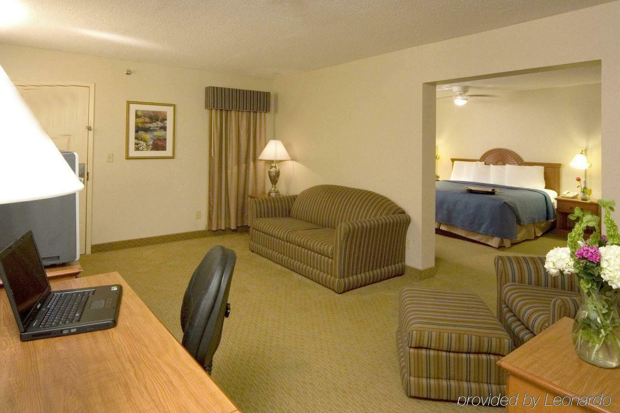 Quality Inn University Лансинг Стая снимка