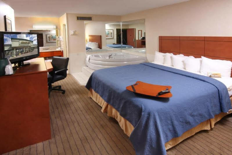 Quality Inn University Лансинг Екстериор снимка