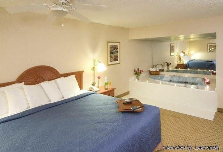 Quality Inn University Лансинг Екстериор снимка
